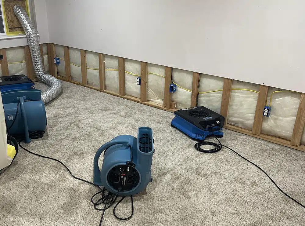 Structural drying in a living room in Lehi, UT